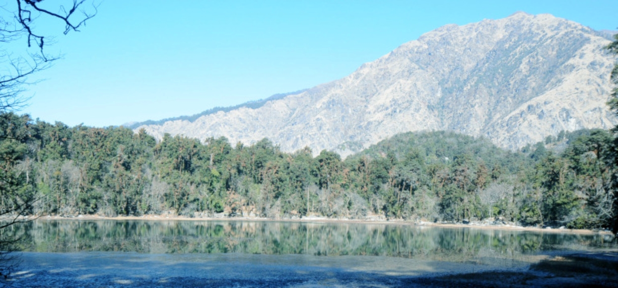 ओझेलमा १२ बण्ड १८ खण्डको रामारोशन ताल