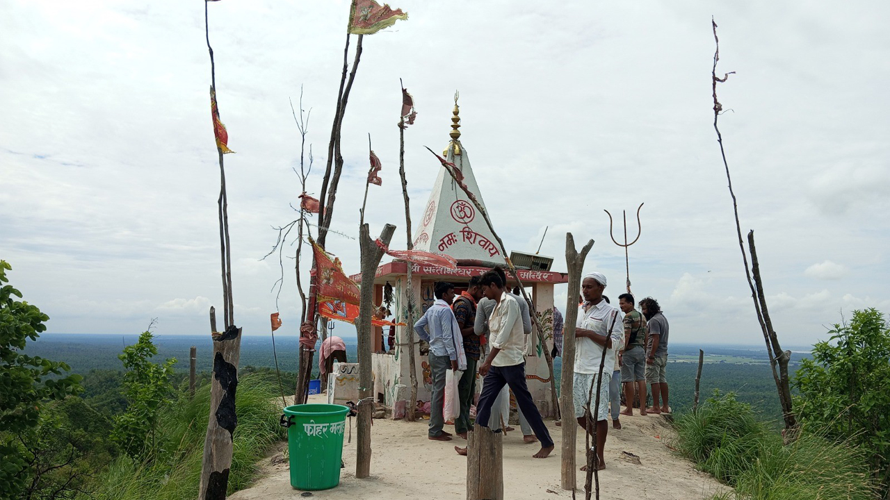 सन्तानेश्वरमा धार्मिक पर्यटकको चहलपहल