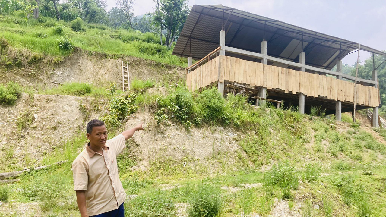 व्यवसायिक बाख्रापालनबाट वार्षिक चार लाख बचत
