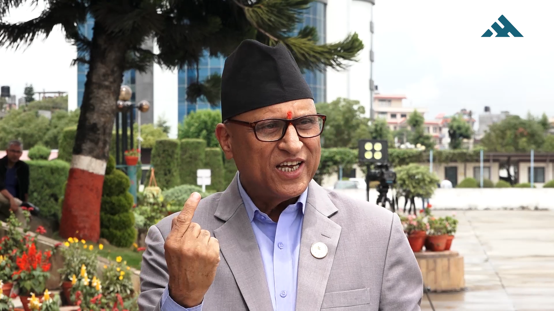 ओली संविधानको धारा ७६ (२) अनुसार नै प्रधानमन्त्री बन्छन् : सांसद बडू