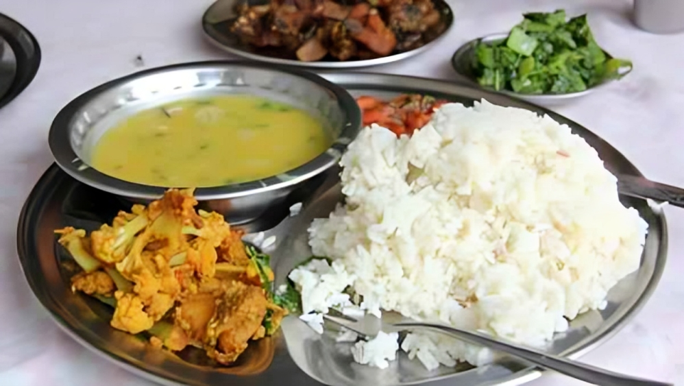 ग्राहकलाई बासी खाना खुवाउने होटल सञ्चालकलाई २ लाख जरिवाना