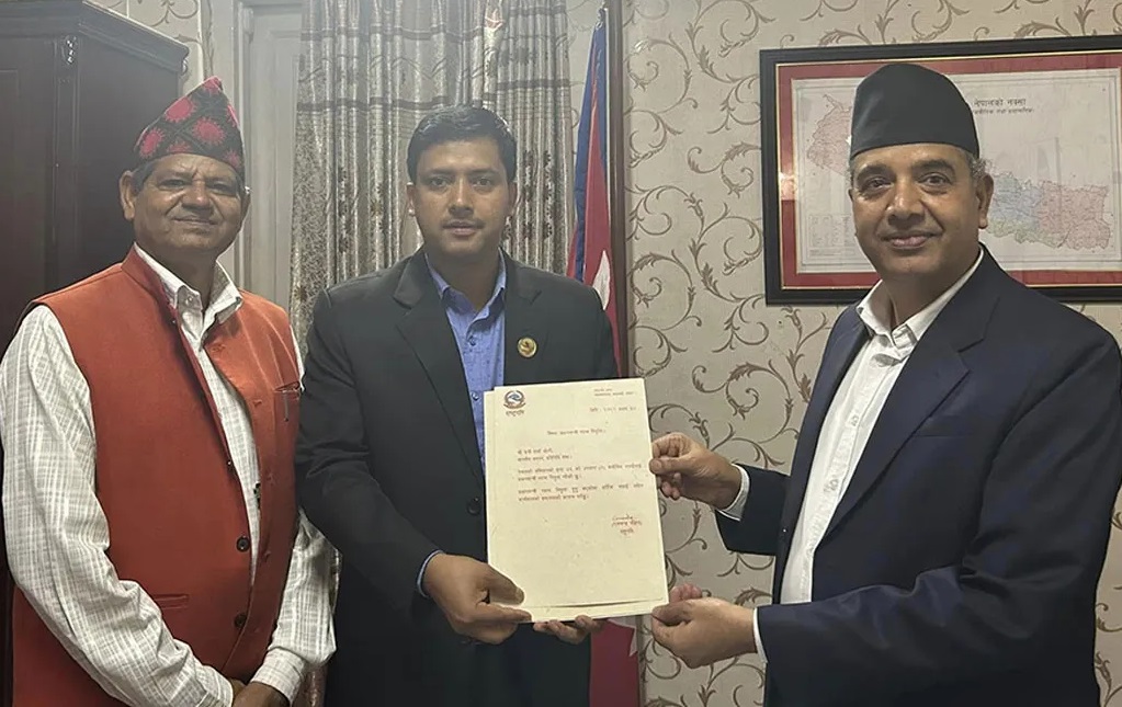ओलीलाई प्रधानमन्त्री नियुक्त गरिएको पत्र बर्तौलाले बुझे