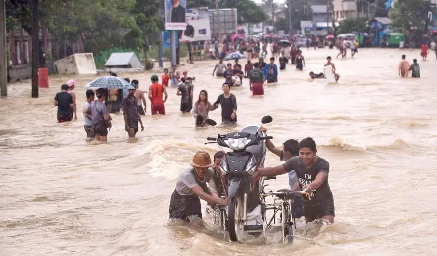 बाढीबाट म्यानमारमा हजारौँ मानिस विस्थापित