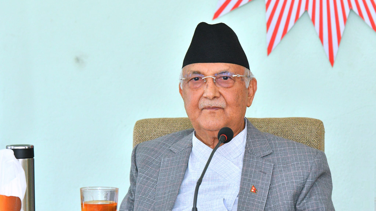 ओलीको ब्रिफिङ– प्रचण्डले भित्रभित्रै कांग्रेससँग छलफल गरिरहेका थिए