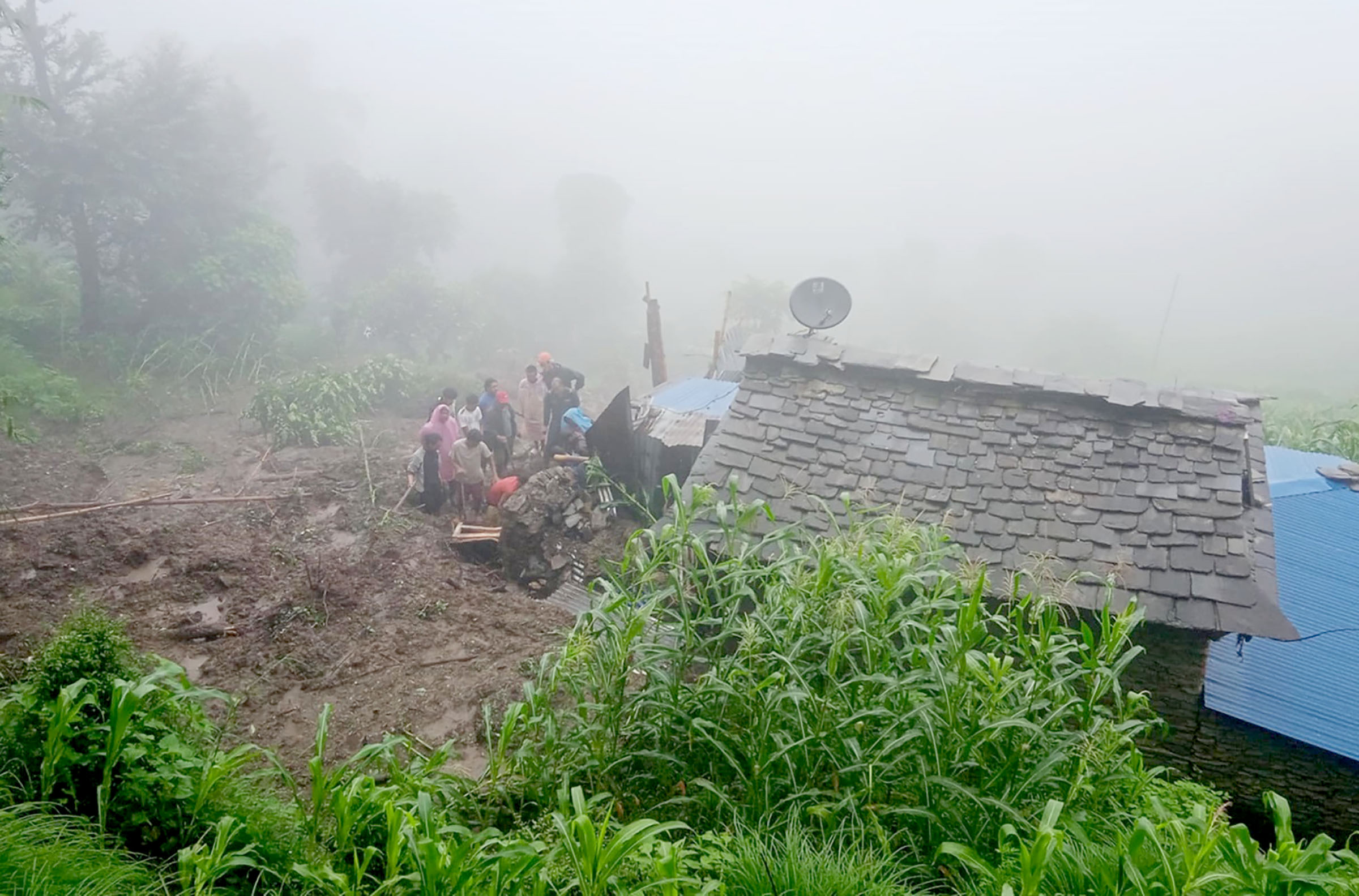 अविरल वर्षासँगैको बाढीपहिरोमा परि १ सय एक जनाको मृत्यु