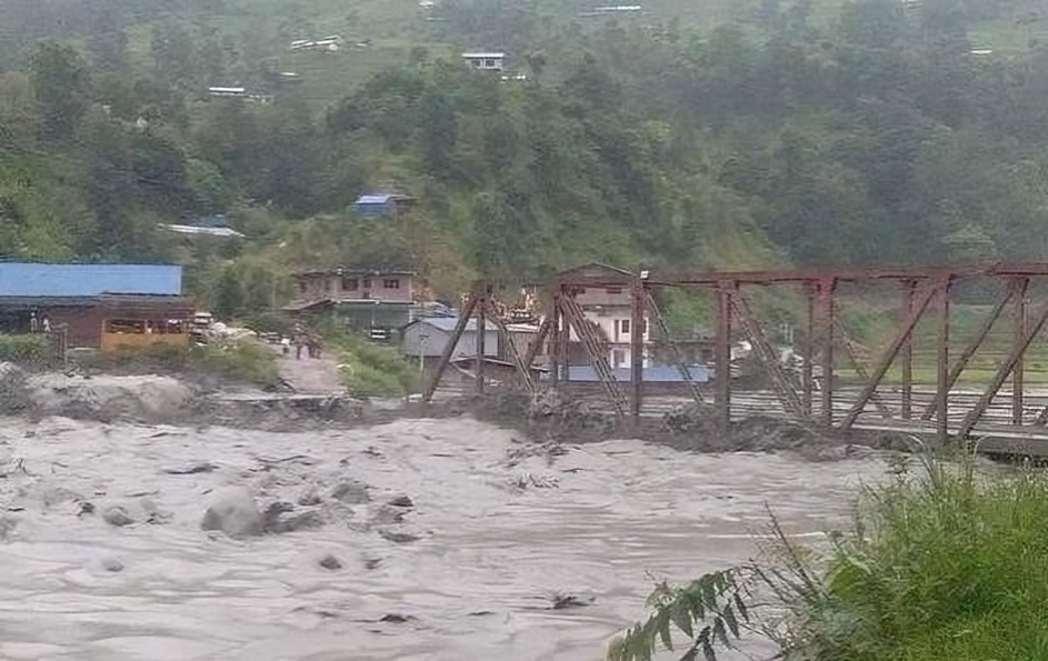 चितवन, पाल्पा र सिन्धुपाल्चोकमा अति भारी वर्षा, मेलम्ची नदीले नाघ्यो सतर्कता तह