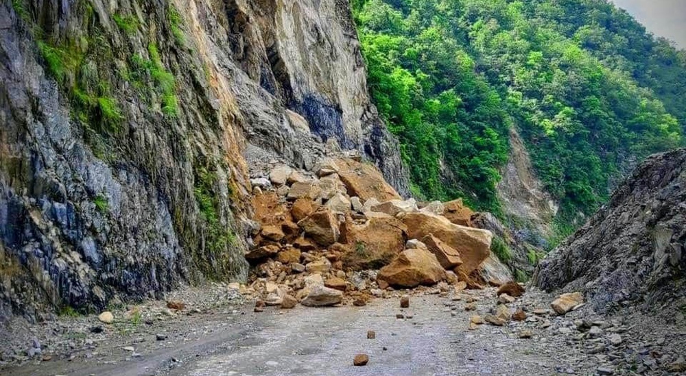 खुल्यो पृथ्वी राजमार्ग