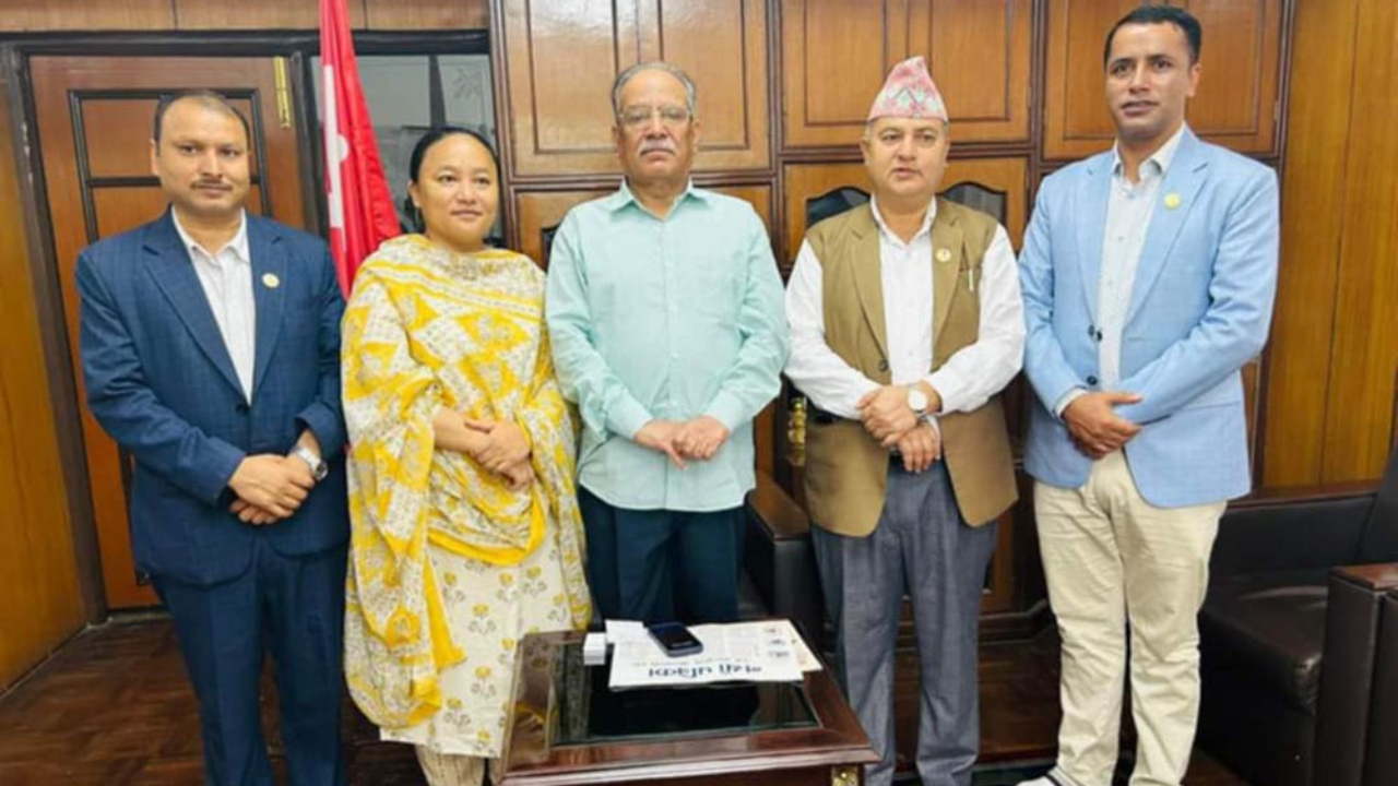 बागमतीका मुख्यमन्त्रीले भेटे प्रचण्ड, ६ गते विश्वासको मत लिँदै