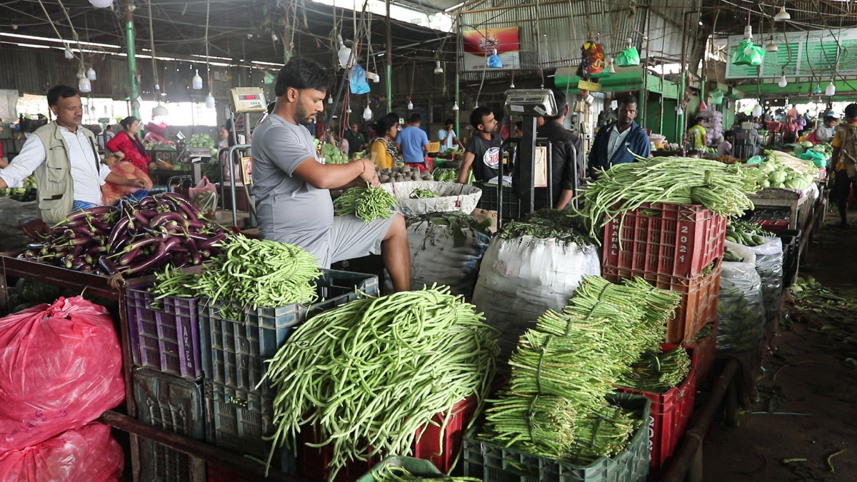 तरकारीले उचित मूल्य नपाउँदा किसान मर्कामा