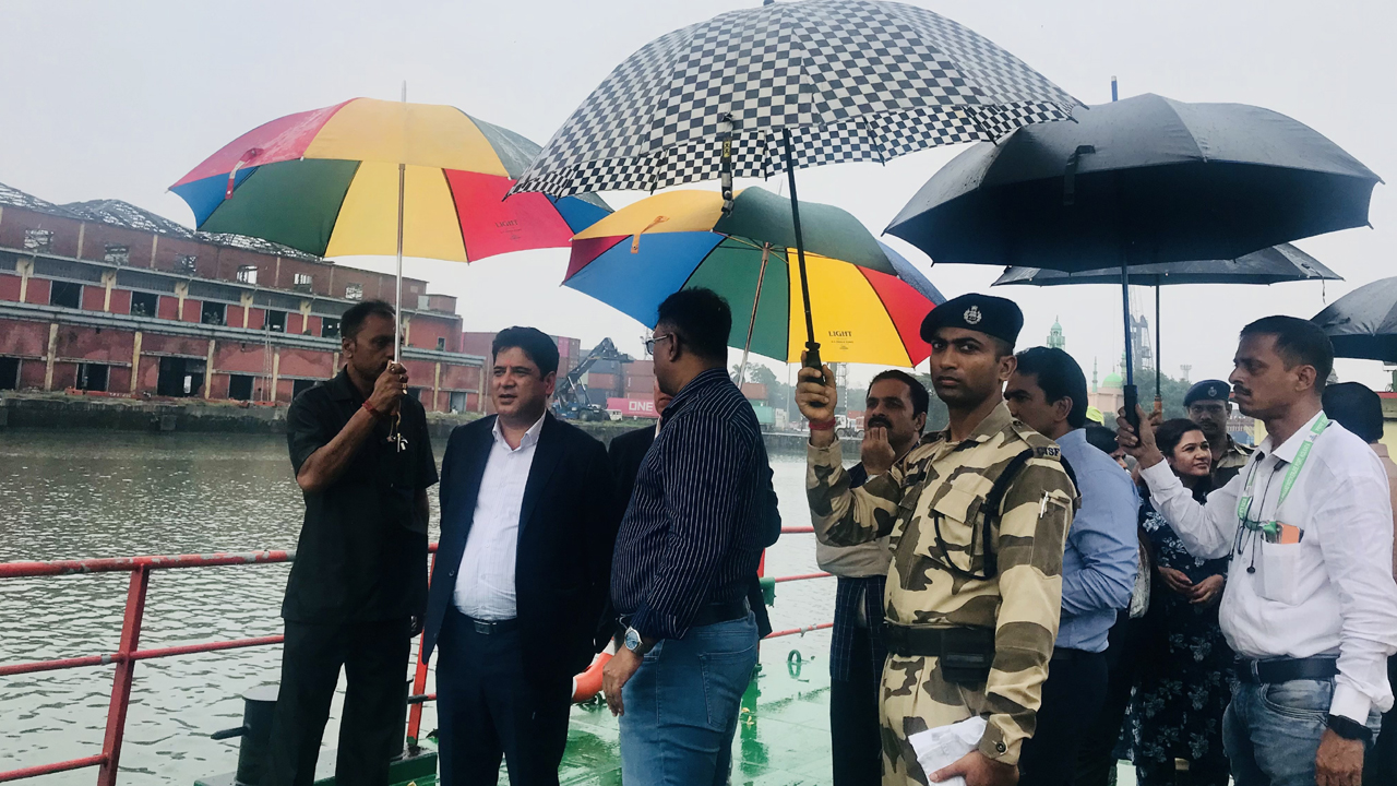 उद्योगमन्त्री भण्डारीद्वारा कोलकत्ता पोर्टको अवलोकन