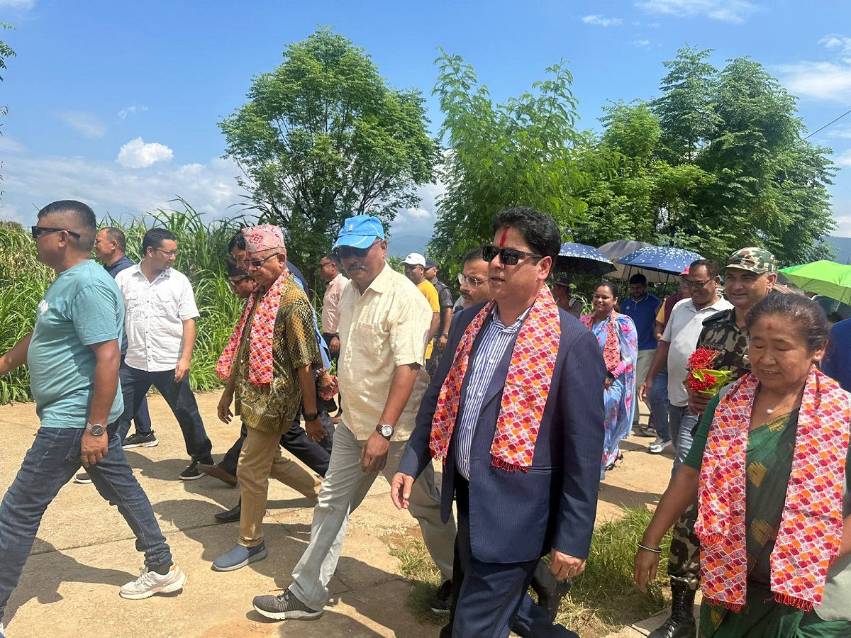 हेटौंडा सिमेन्ट उद्योग र मयुरधाप औद्योगिक क्षेत्रको अवलोकन गर्दै उद्योगमन्त्री भण्डारी