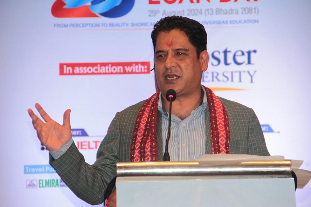 विदेशिएका विद्यार्थी स्वदेश फिर्ता ल्याउनेगरी काम गर्न उद्योगमन्त्रीको आग्रह