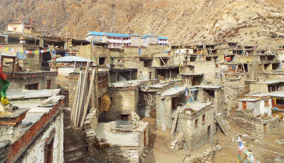 कङ्क्रिटका घरले फेरिँदै मनाङको मौलिकता