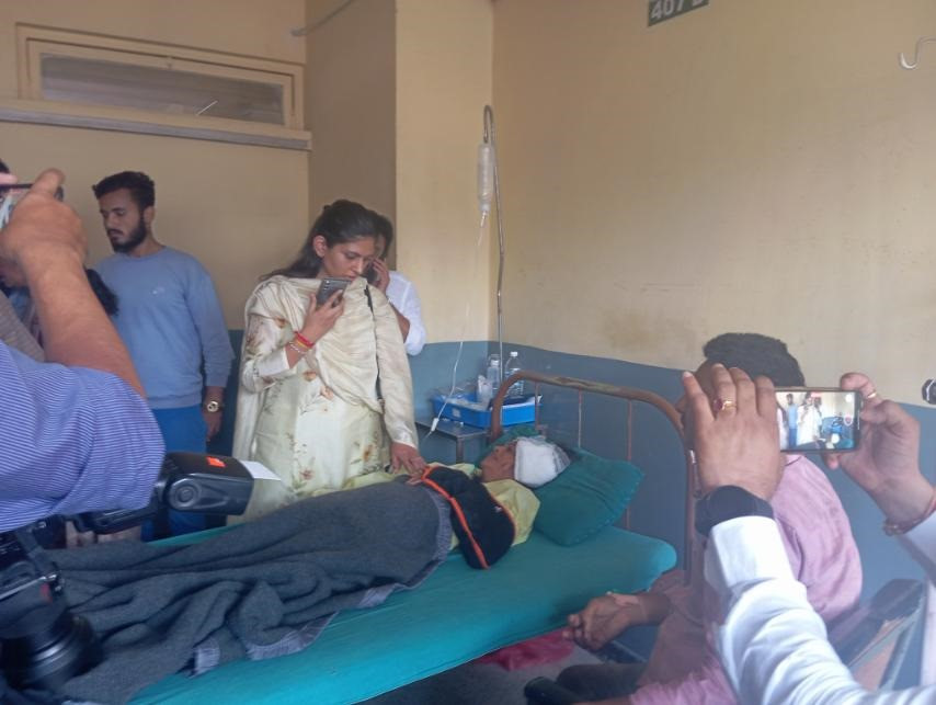 भारतीय राज्यमन्त्री खड्सेद्वारा बस दुर्घटनाका घाइतेहरूको उपचारप्रति सन्तोष व्यक्त