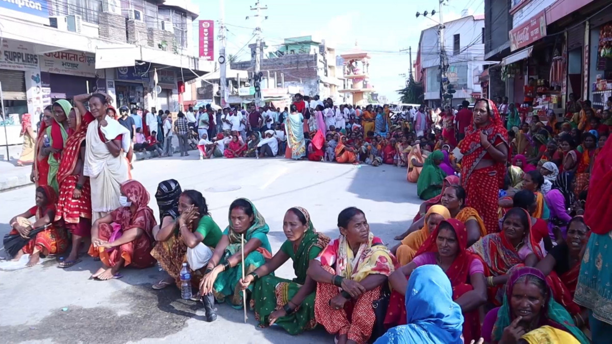 भोगेन्द्र ठाकुरको कुटपिटबाट हत्या गरिएको भन्दै मिटरब्याज पीडितहरूको प्रदर्शन