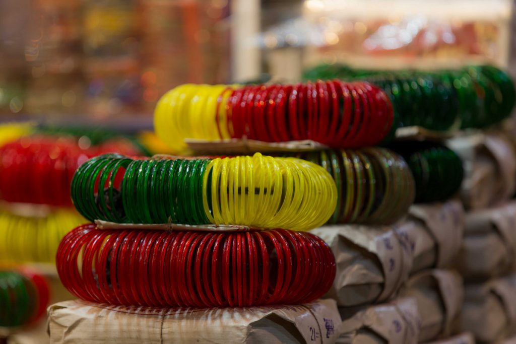 साउन लागेसँगै हरियो चुरापोतेको व्यापार बढ्यो