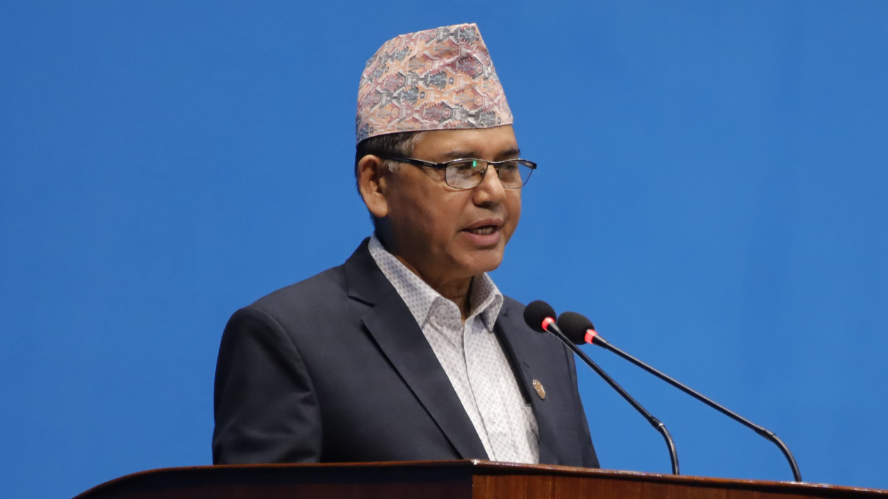 अवरुद्ध भएको सडक दुई घण्टाभित्र सञ्चालन हुन्छ : मन्त्री दाहाल