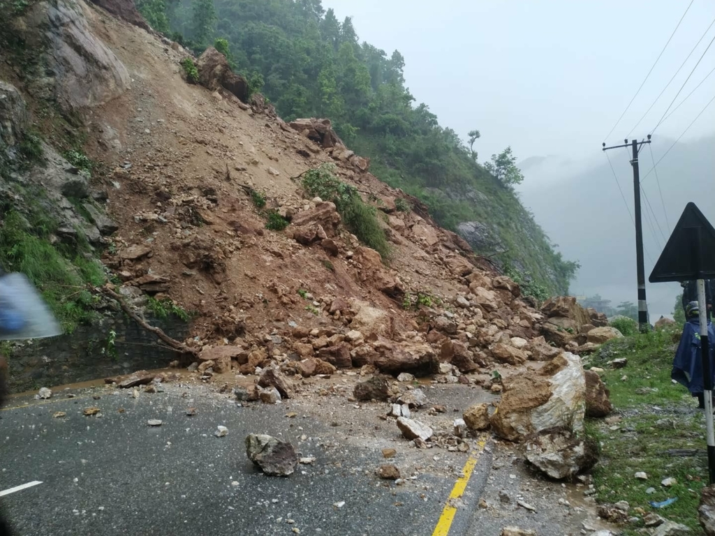 कर्णाली राजमार्गको गगने खोलामा पुनः अवरुद्ध