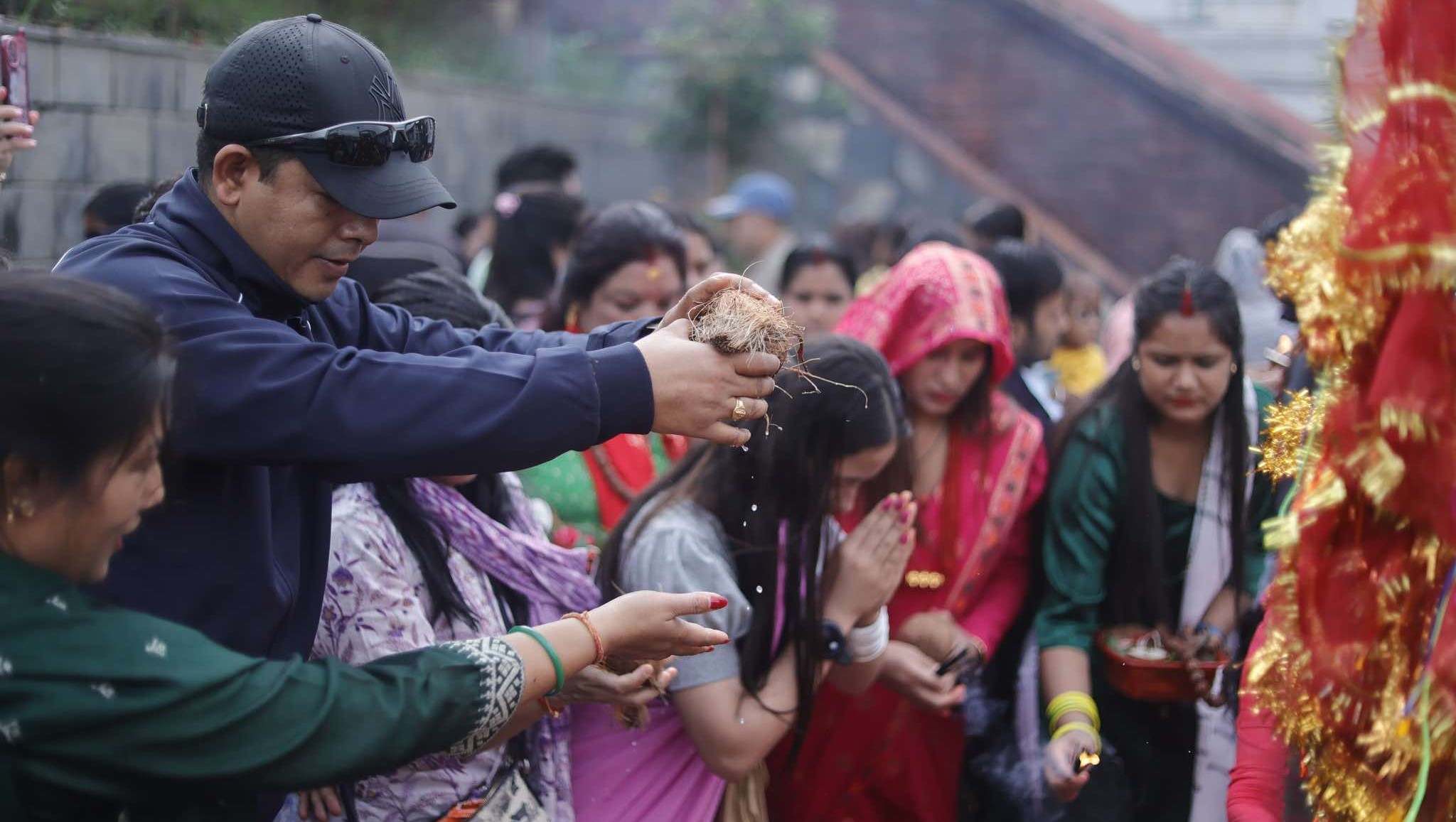 साउनको अन्तिम सोमबार पशुपतिमा घुइँचो (तस्बिरहरू)