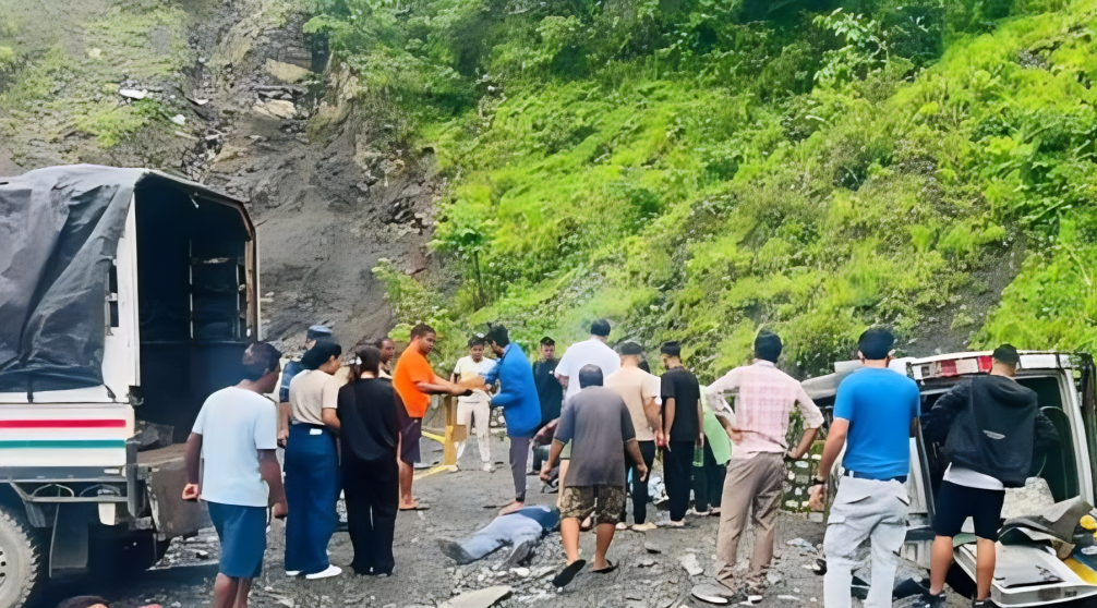 काठमाडौंबाट वीरगन्ज जाँदै गरेको सुमो सिस्नेरीमा खस्यो, १० घाइतेमध्ये तीन जना गम्भीर