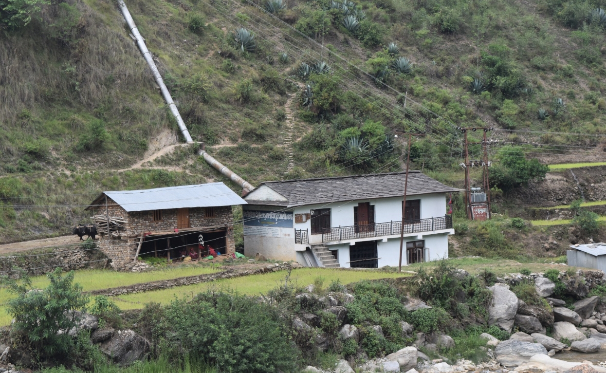 पहिरोले विद्युत् आयोजनाको नहर बगाएपछि एक हजार तीन सय घर बिजुलीविहीन