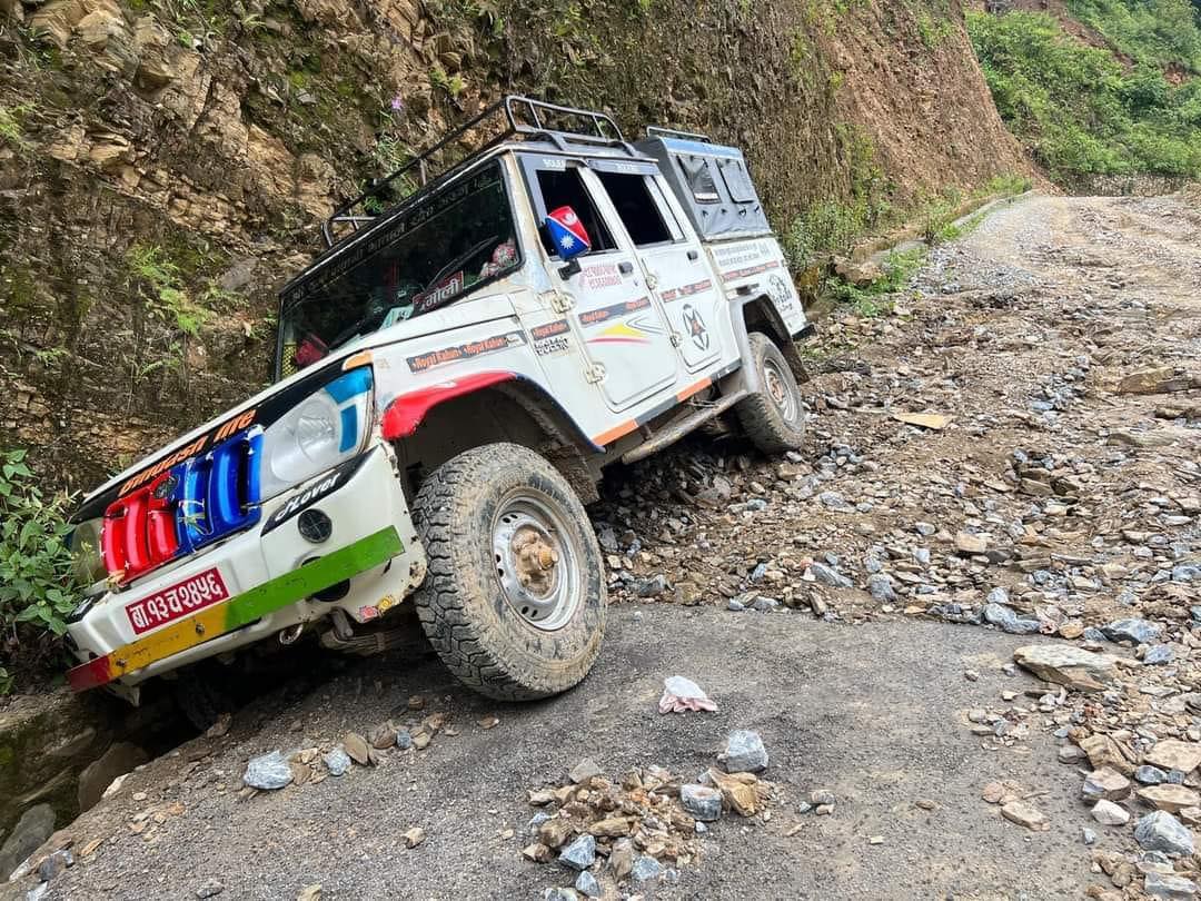 भिरकोटबाट दमौली आउँदै गरेको जिप दुर्घटना, ६ जना घाइते