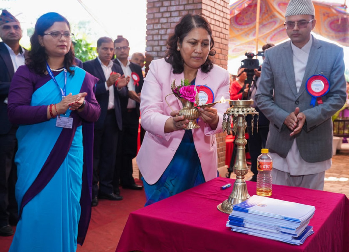 प्रविधिसँग जोडेर नयाँ पाठ्यक्रम बनाउन शिक्षामन्त्रीको निर्देशन