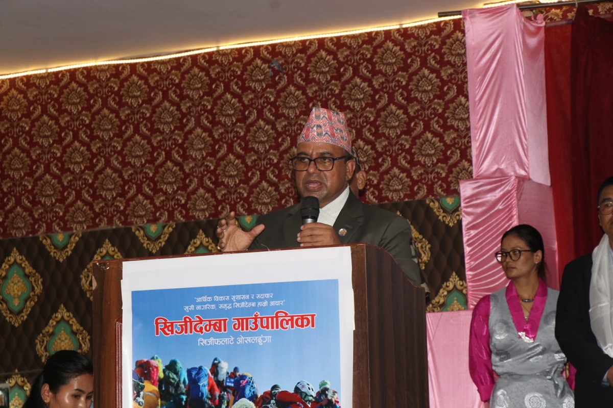 शेर्पाहरूका कारण सगरमाथा विश्वमा चिनिन मद्दत पुगेको छ : मन्त्री पाण्डे