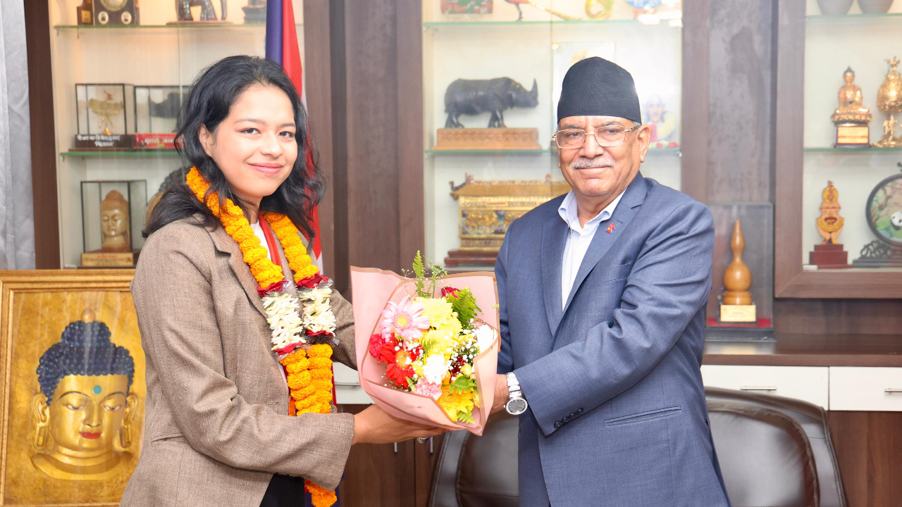 नेपाललाई ऐतिहासिक पदक दिलाउने पलेशालाई प्रचण्डले गरे सम्मान