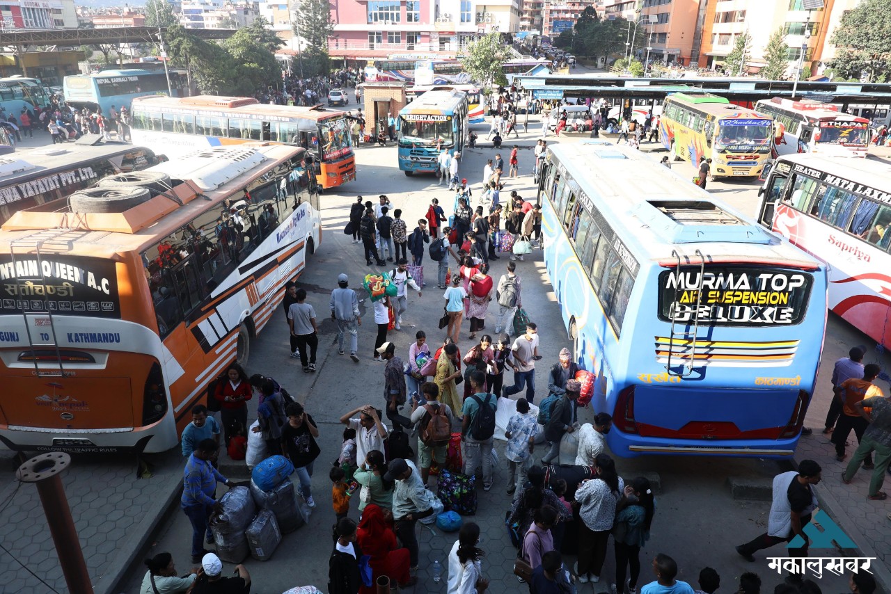 दुई दिनमा ८० हजार यात्रु काठमाडौँबाट बाहिरिए