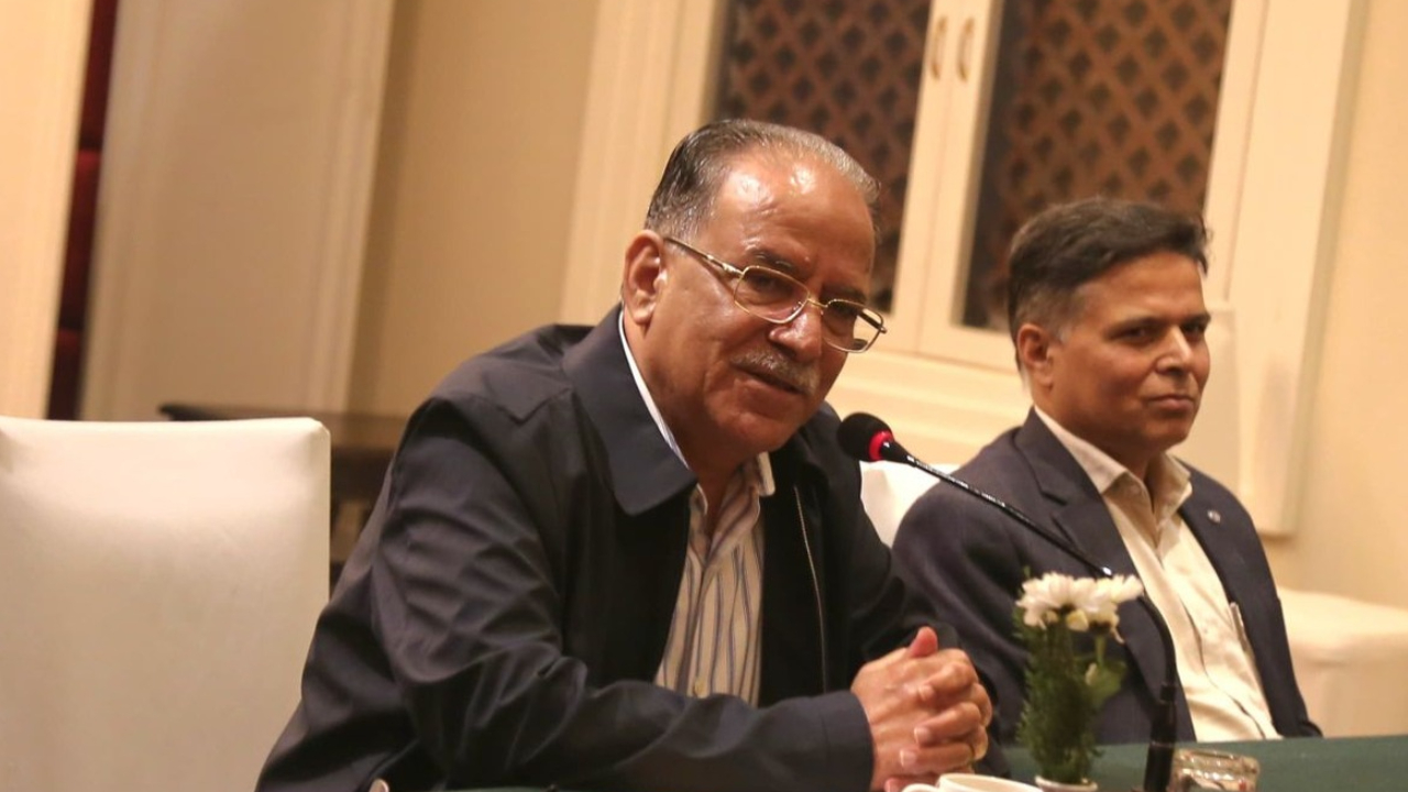 ओली नै रविलाई बचाउन चाहन्छन्, म ‘डिस्टर्ब’ गर्दिनँ : प्रचण्ड