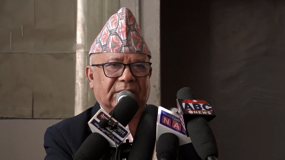राजनीतिलाई सही दिशामा लैजान आवश्यक : माधव नेपाल