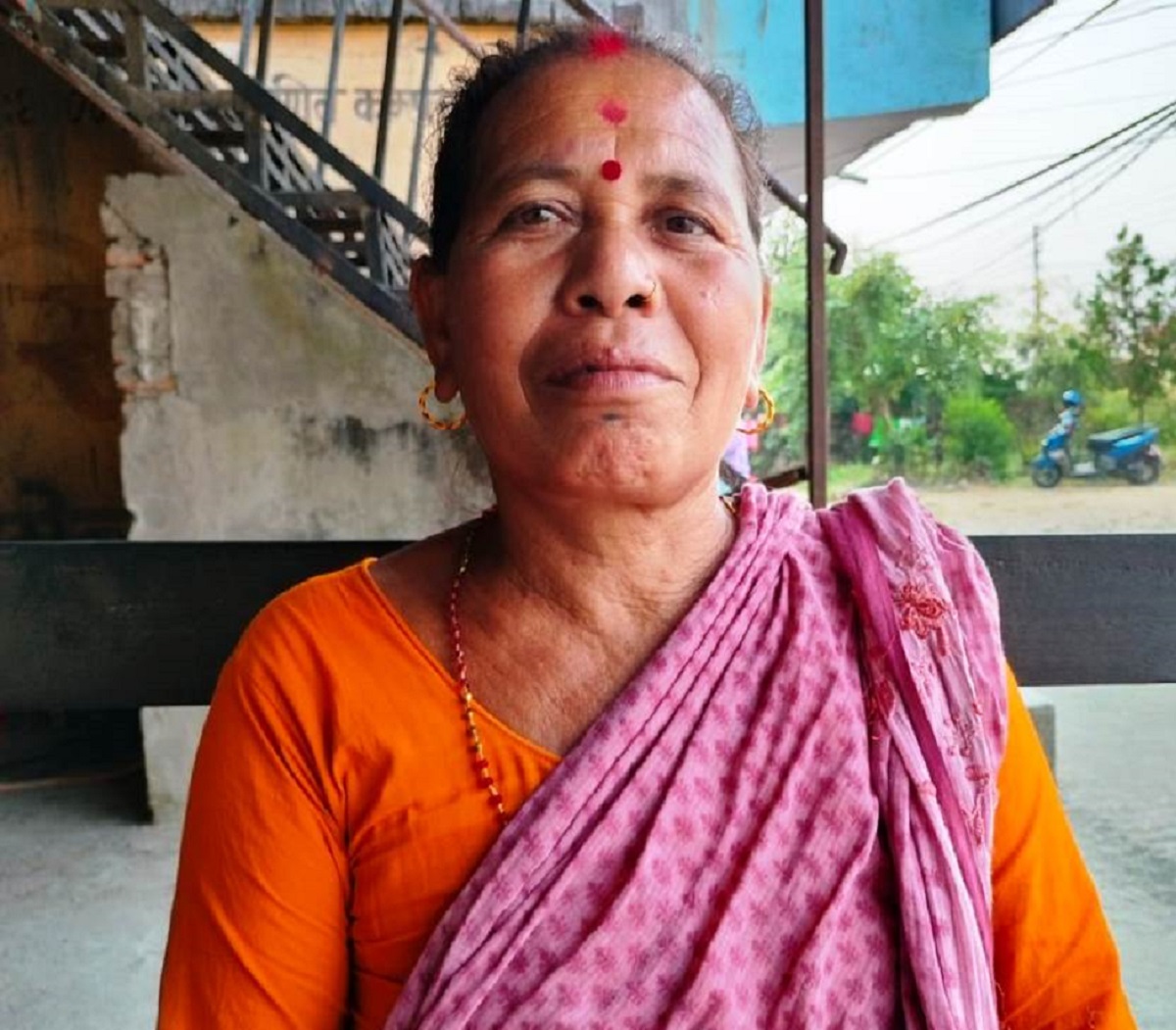 उदाहरणीय बन्दै एक्लो महिला बरघर अंकली