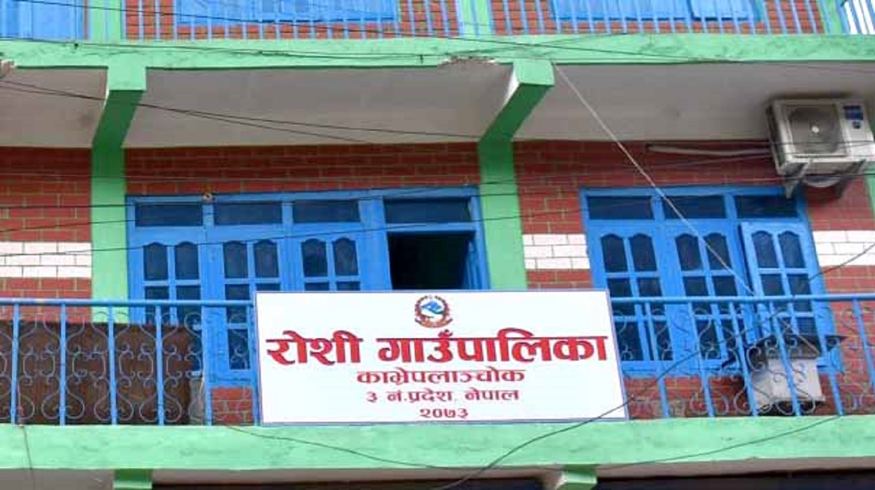 बाढी पीडितका लागि रोशी गाउँपालिकाले छुट्यायो ६० लाख
