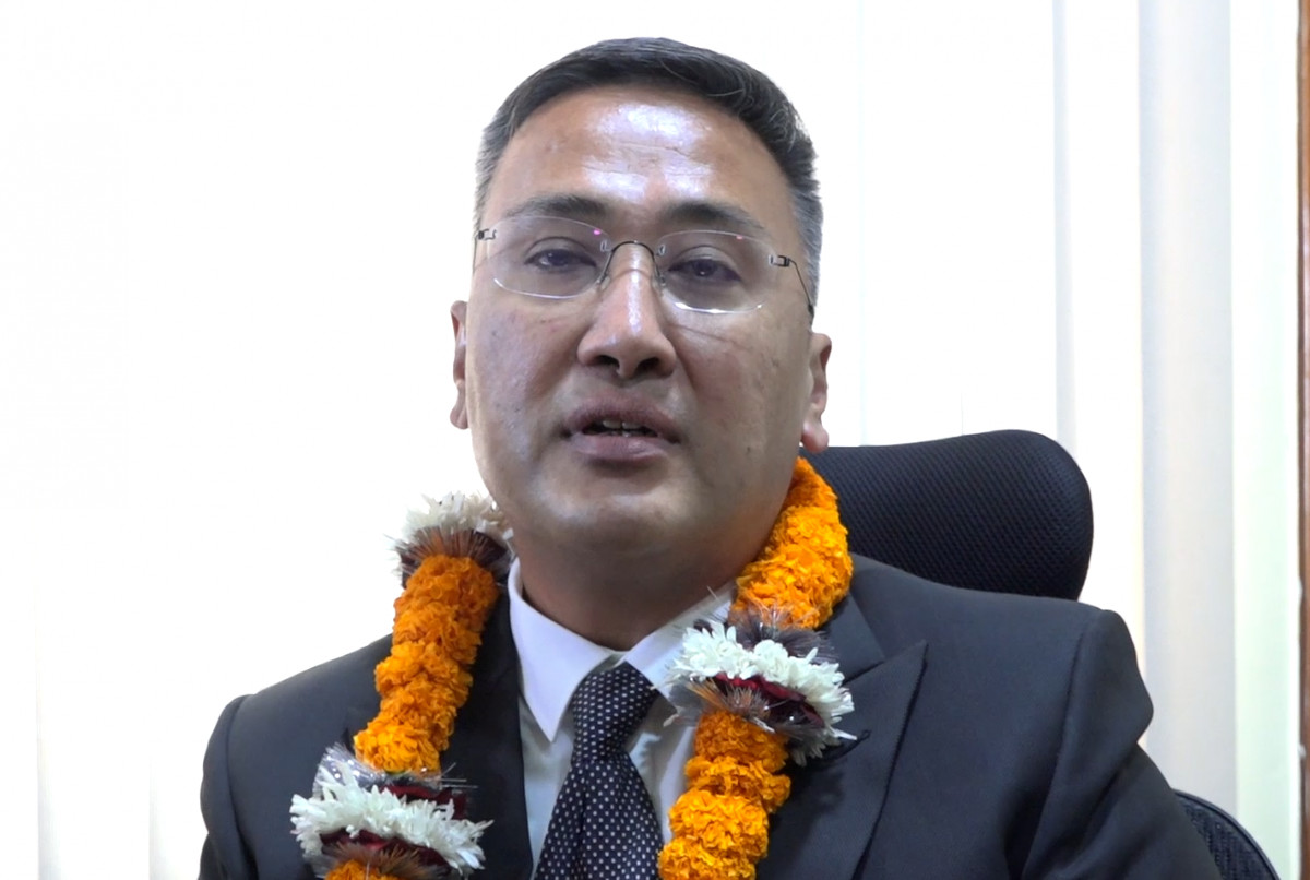 पुँजीबजार द्रुत गतिमा विकास भएपनि नियमन कमजोर छ : सन्तोषनारायण श्रेष्ठ