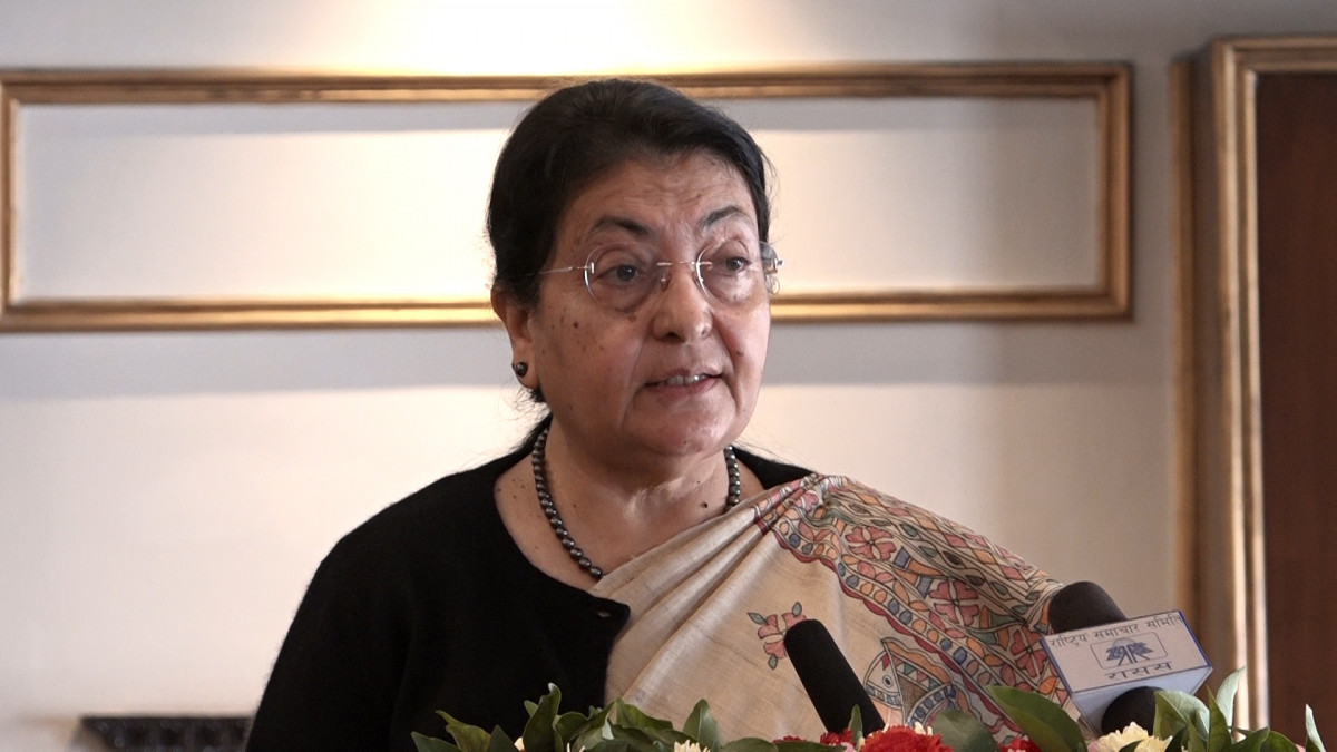 पूर्वराष्ट्रपति भण्डारीद्वारा ओली–लेखक पक्राउ ‘अपरिपक्व कदम’ भन्दै निर्णय फिर्ता लिन सरकारलाई सुझाव