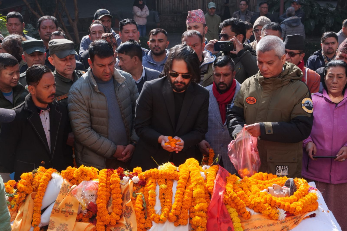 स्व सिंहको पार्थिव शरीरमा कामपा प्रमुख शाह र उपप्रमुख डङ्गोलबाट श्रद्धाञ्जली अर्पण