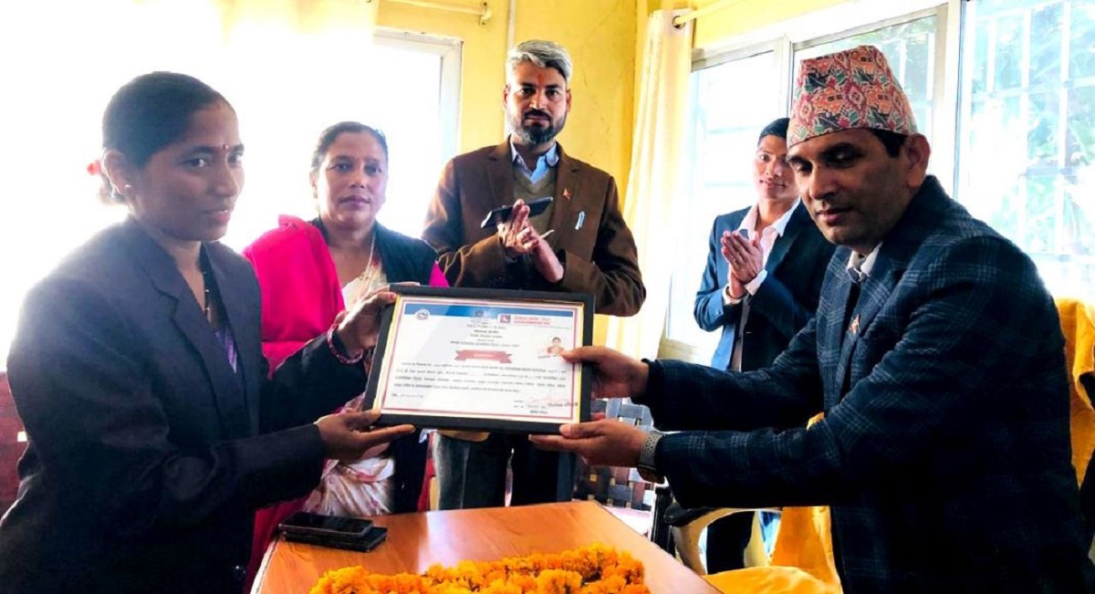 जिसस कैलालीको प्रमुखमा निर्वाचित भुललाई प्रमाणपत्र प्रदान