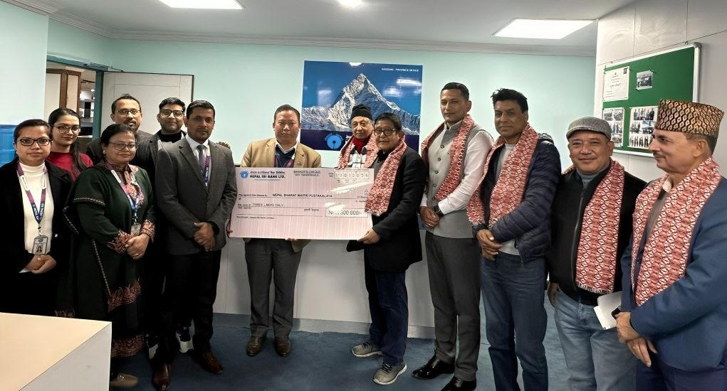 नेपाल एसबिआई बैंकले पुस्तकालयलाई दियो ३ लाख रुपैयाँ