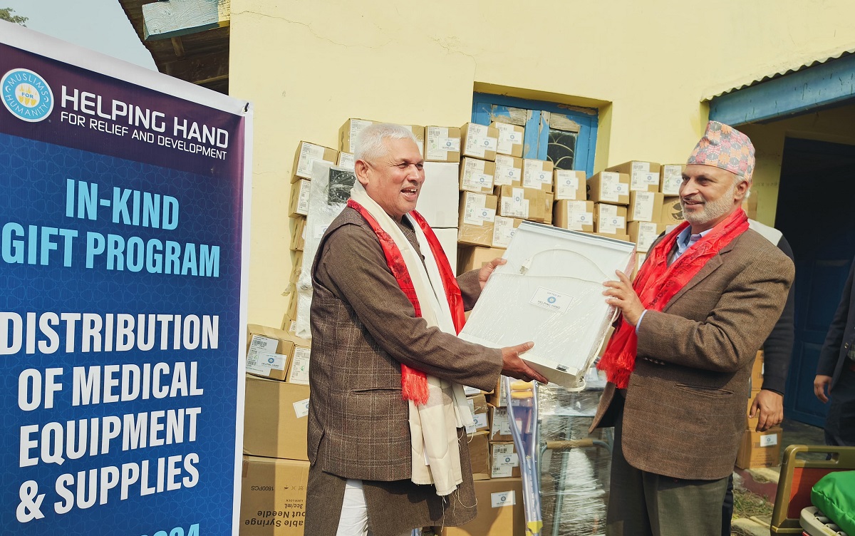 सिरहाका तीन अस्पताललाई स्वास्थ्य उपकरण सहयोग