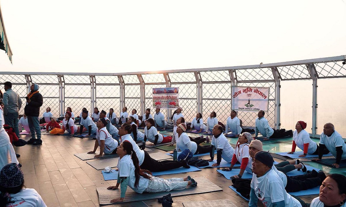पहिलो पटक ‘स्काइवाक टावर’ मा योगाभ्यास