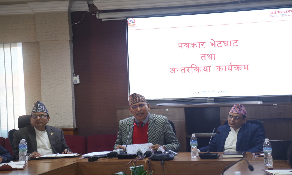 मुलुकको अर्थतन्त्र विगतको भन्दा सुधारोन्मुख छ : अर्थमन्त्री