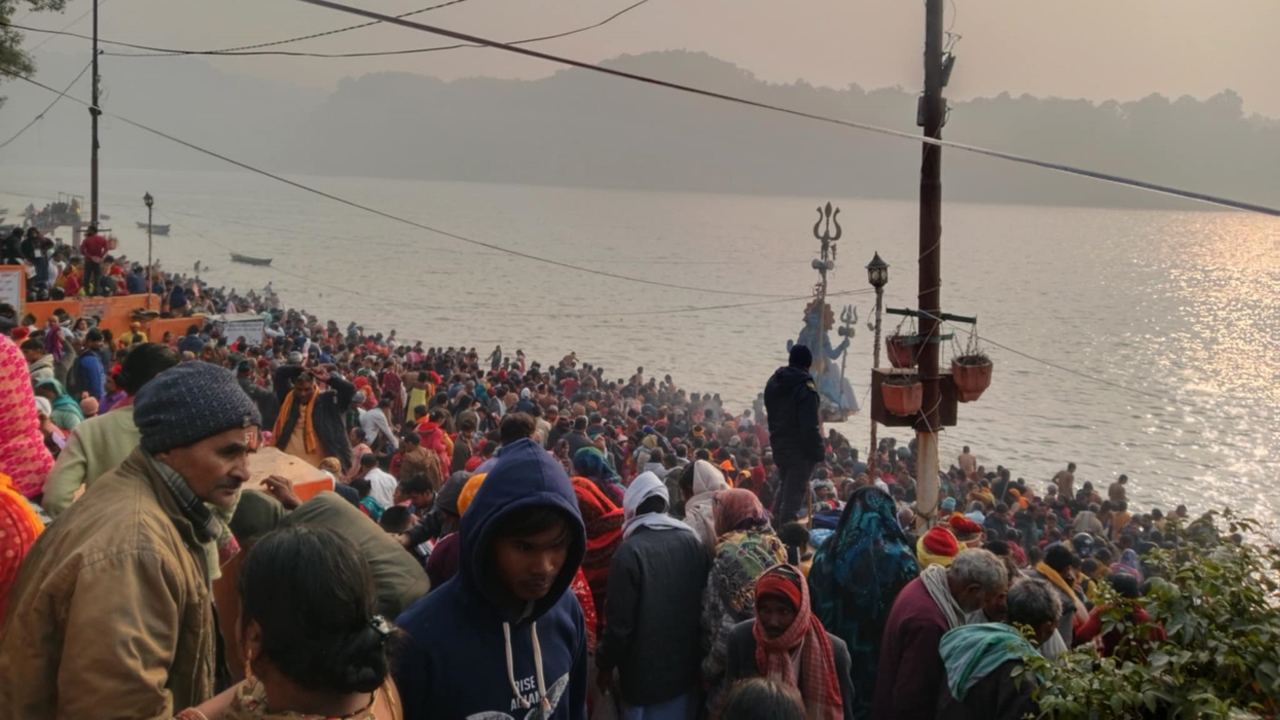 बिहानैदेखि त्रिवेणी धाममा श्रद्धालुको घुइँचो