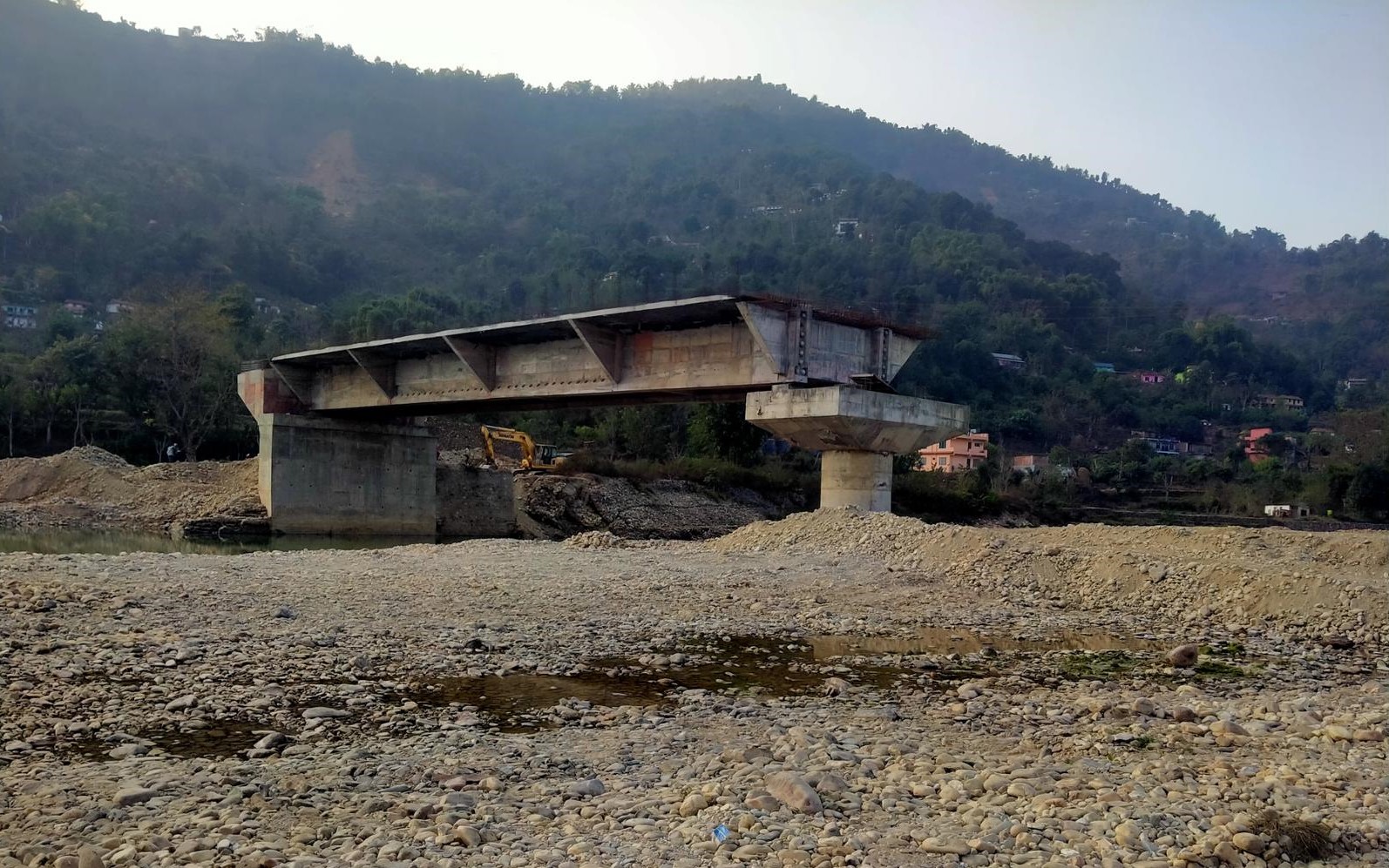 वर्षौंदेखि अलपत्र सडकका २५ रुग्ण ठेक्का तोडियो