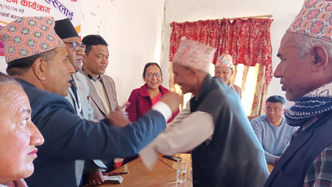 हलगोरु पाल्ने किसानलाई प्रोत्साहन रकमसहित सम्मान