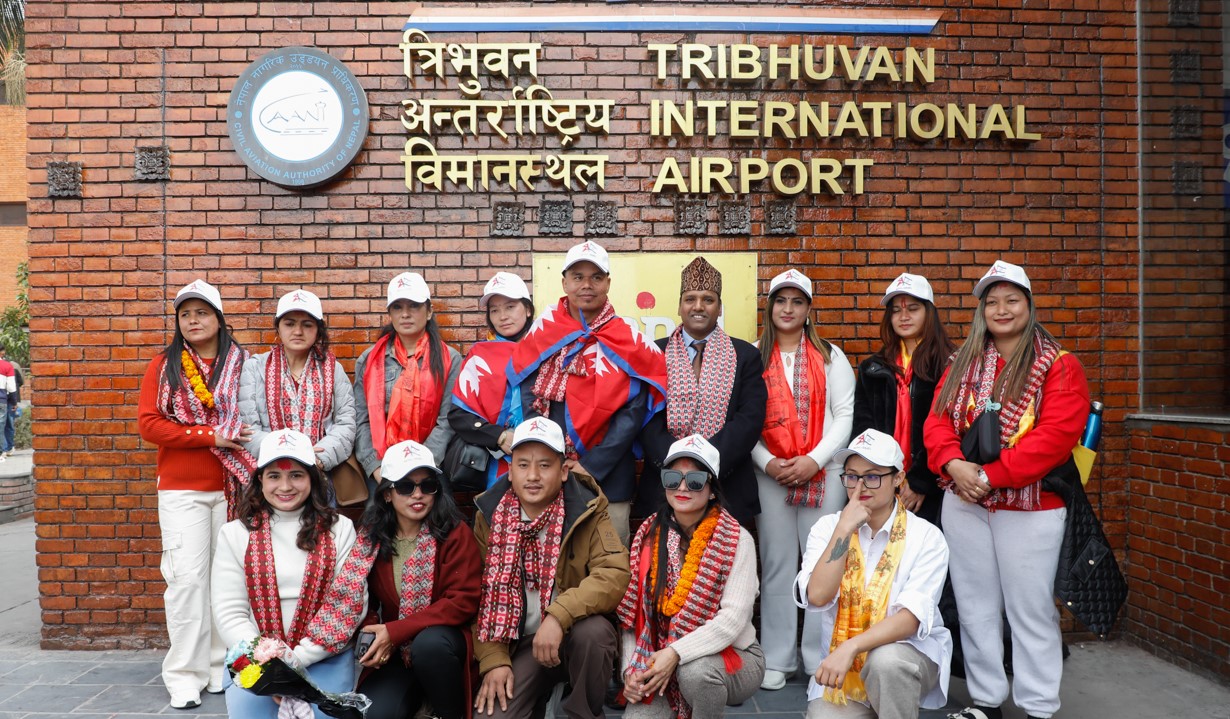 युद्धविरामपछि १३ नेपाली ‘केयरगिभर’ इजरायल प्रस्थान