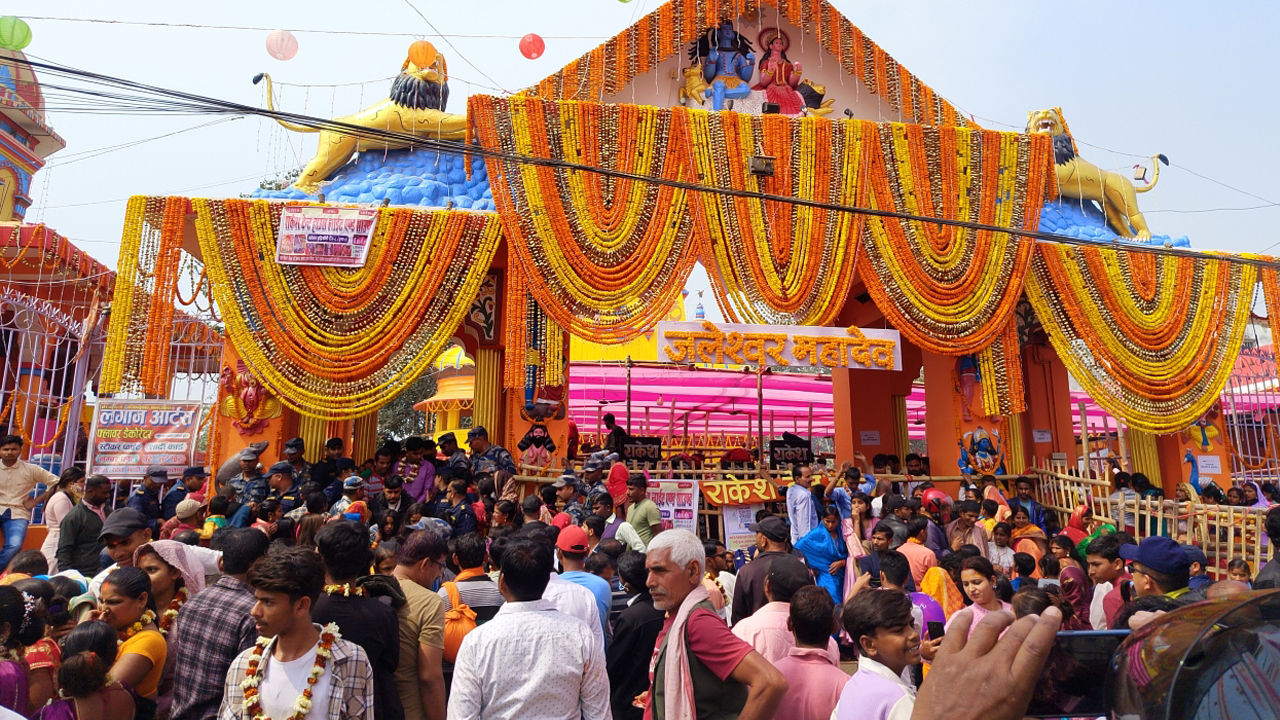 मुलकभरका शिवालयमा बिहानैदेखि भक्तजनको घुइँचो
