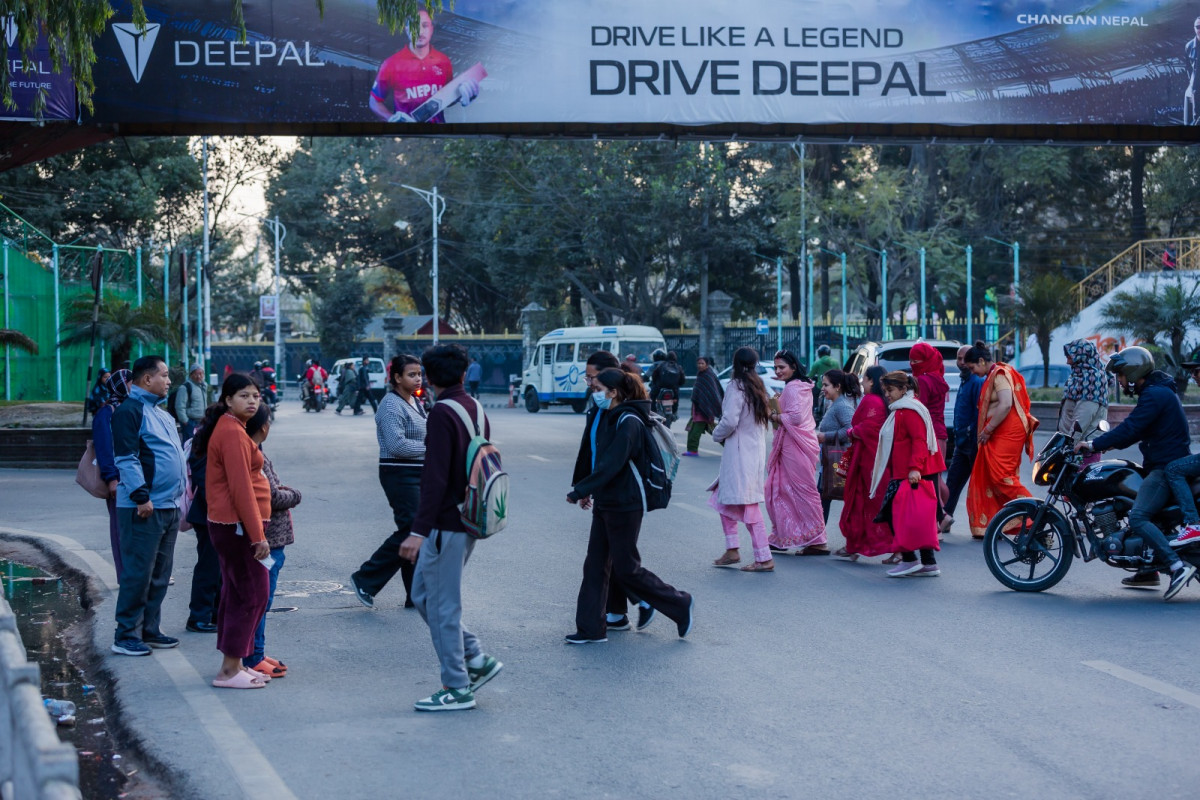 बाटो काट्नेहरूको हेलचेक्र्याइँ (तस्बिरहरु)