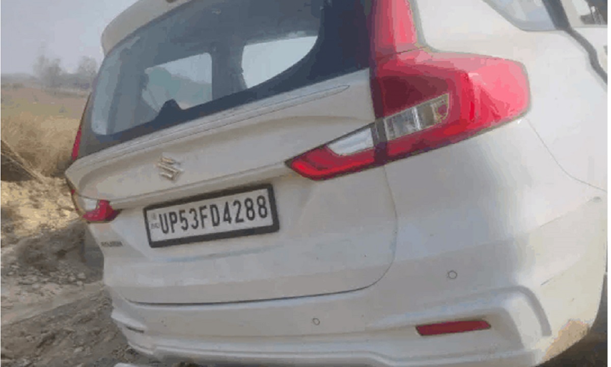 कुम्भमेलाबाट फर्किंदै गरेको कार डिभाइडरमा ठोक्कियो, तीन नेपालीको मृत्यु