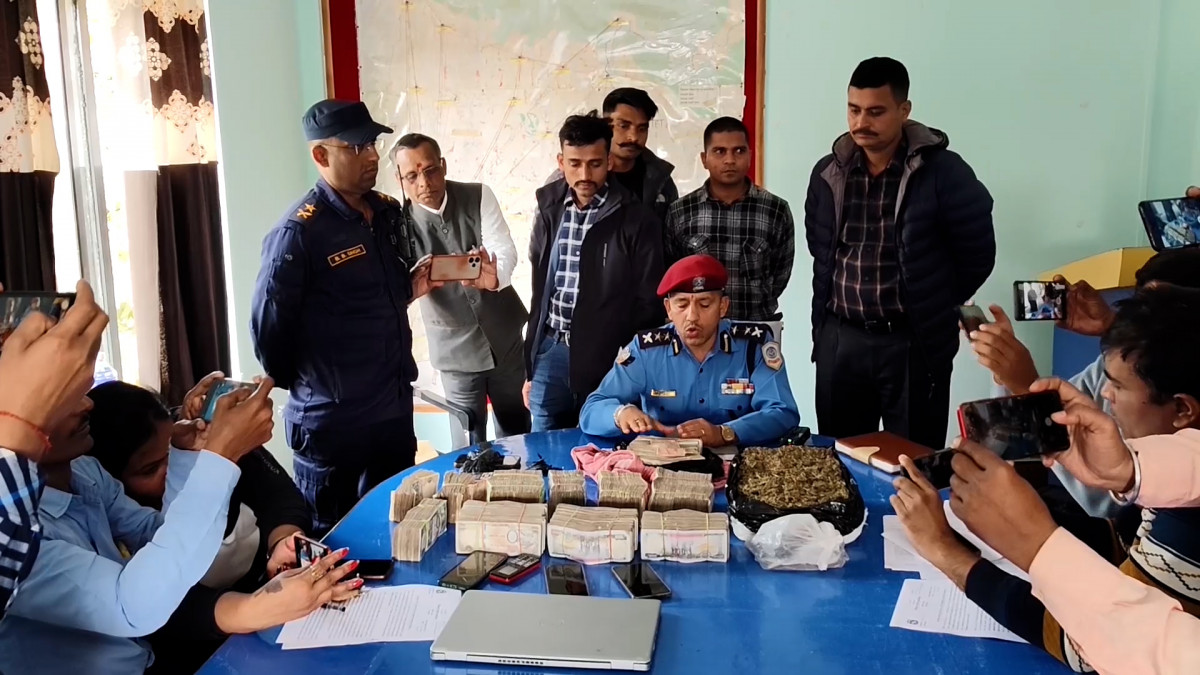 धनुषामा लागुऔषध कारोबारमा संलग्न ५ पक्राउ